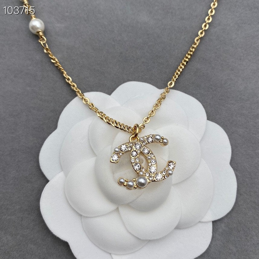 Fashion CC rhinestone pearl necklace