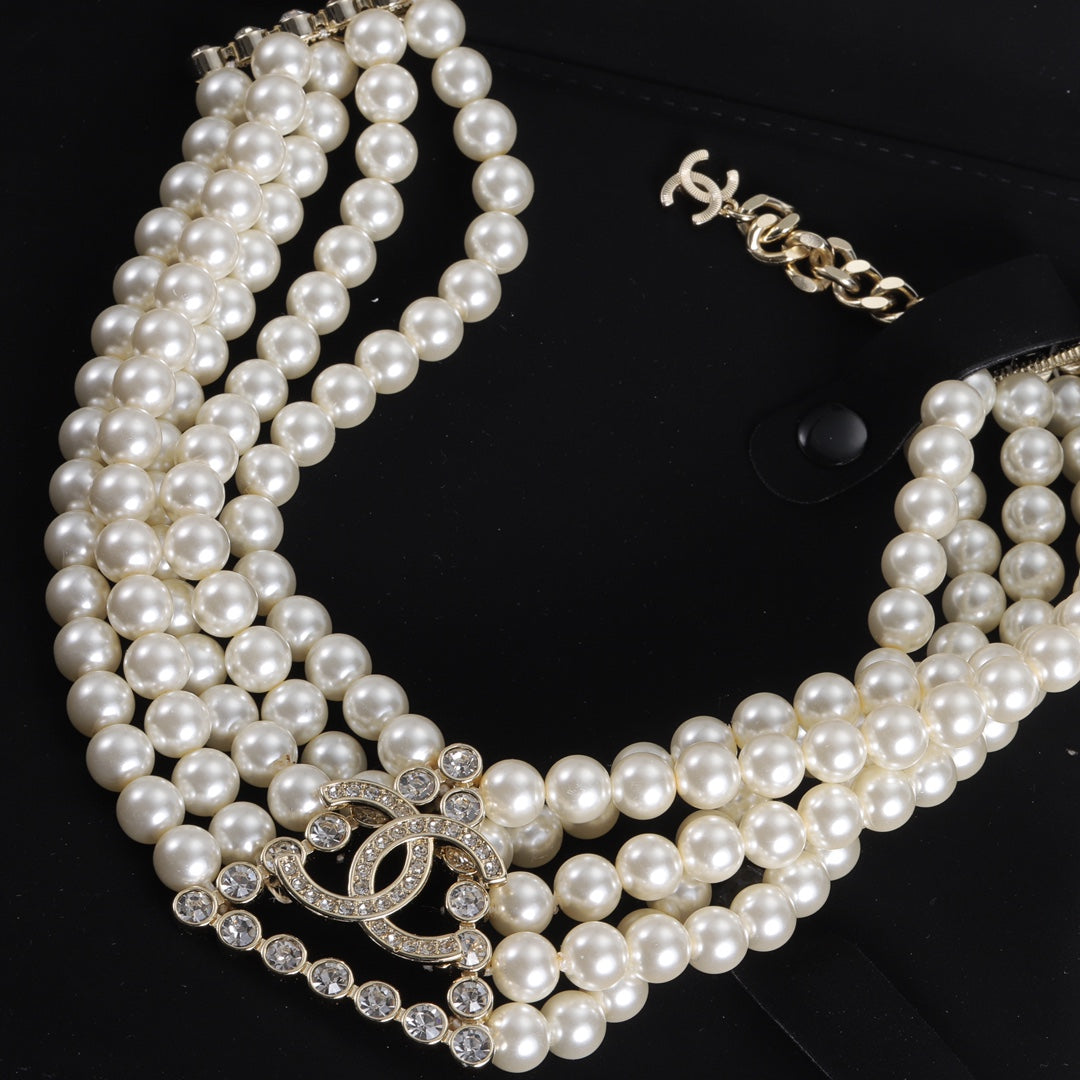 Fashion CC triangle pearl necklace