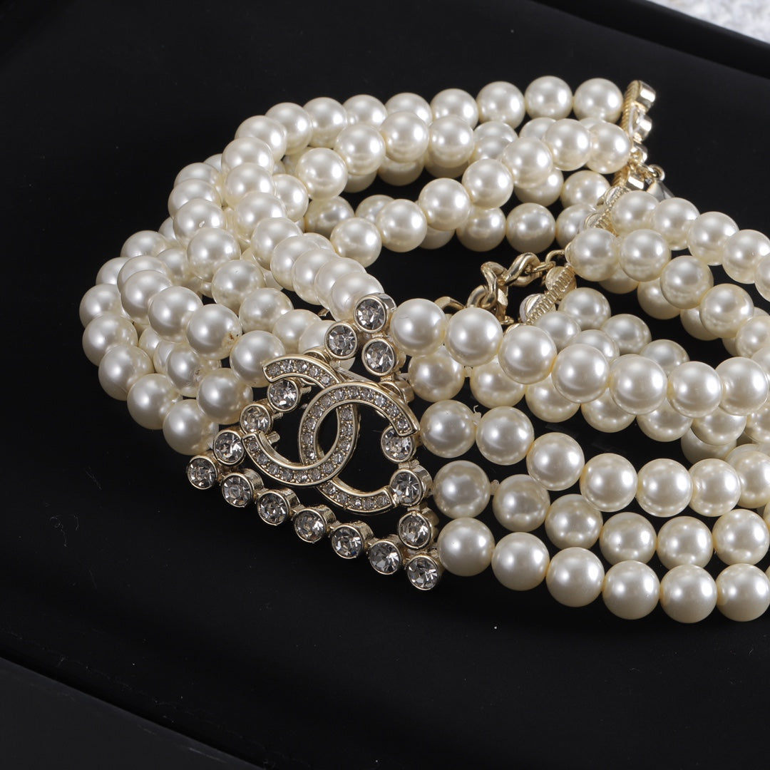 Fashion CC triangle pearl necklace