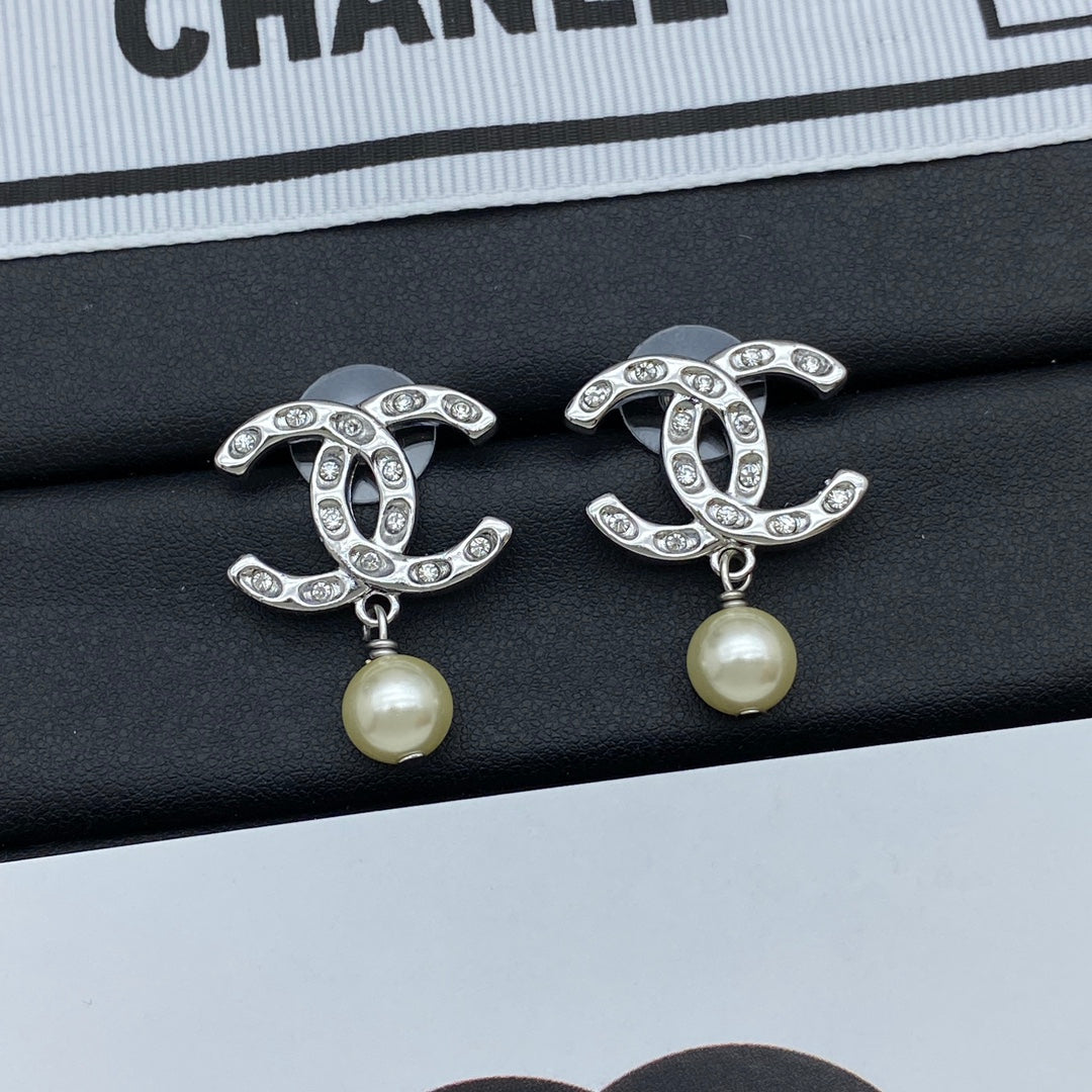 Fashion CC rhinestone earrings