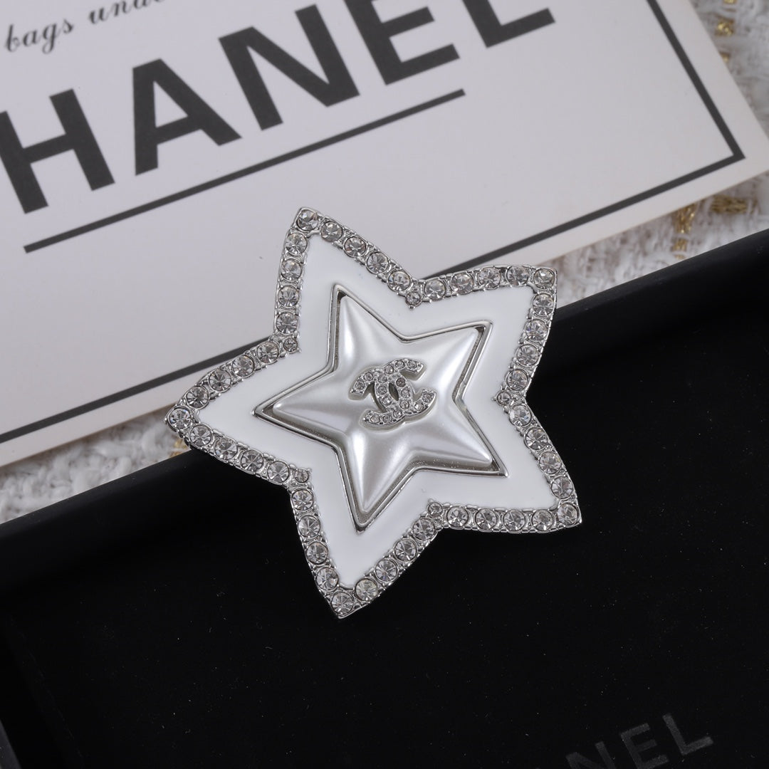 Fashion CC five-pointed star brooch