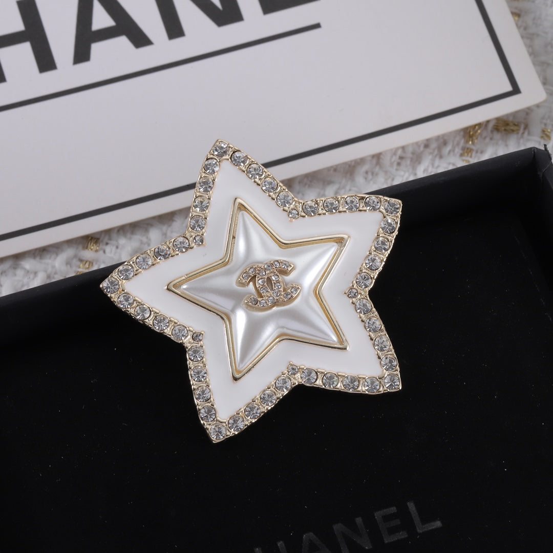 Fashion CC five-pointed star brooch