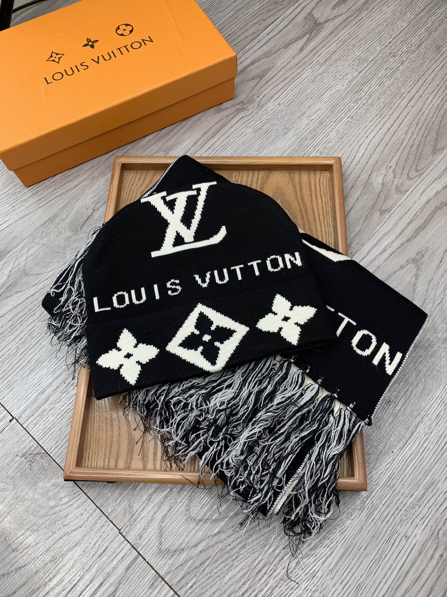 Luxury fashion wool fleece hat and scarf