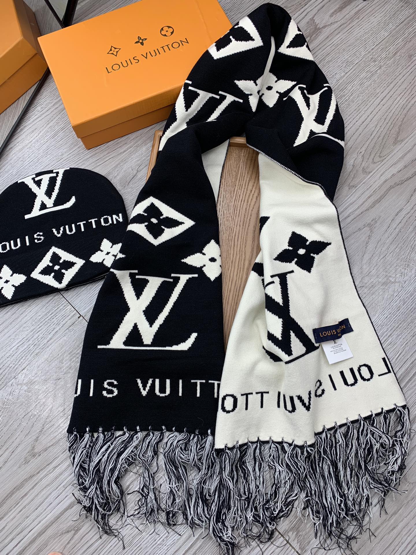 Luxury fashion wool fleece hat and scarf