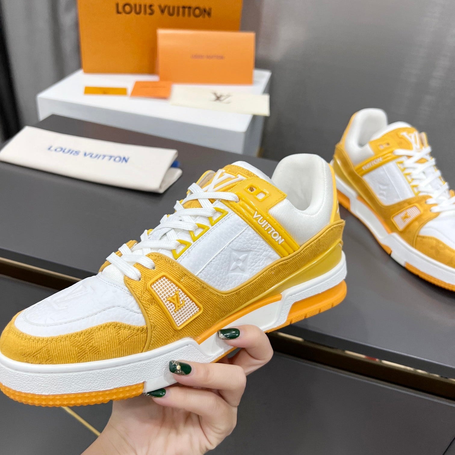 L TRAINER LEATHER LOW TRAINERS YELLOW