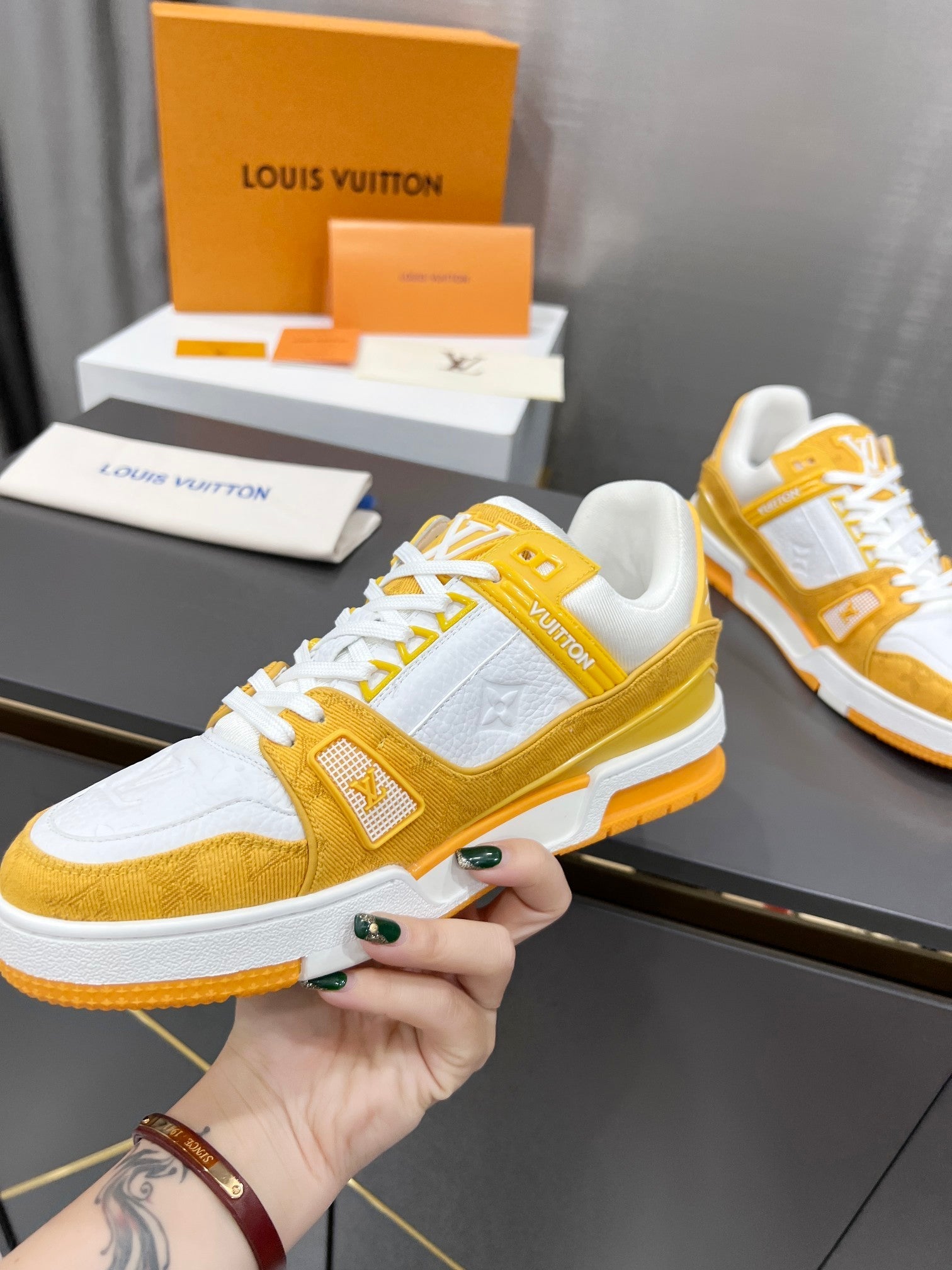 L TRAINER LEATHER LOW TRAINERS YELLOW