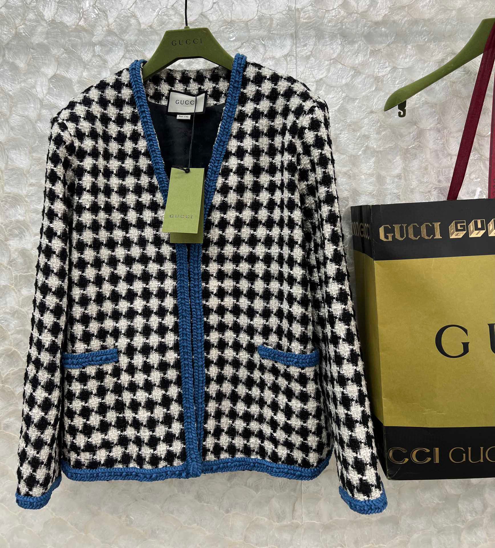 Woman Checkered long sleeved jacket