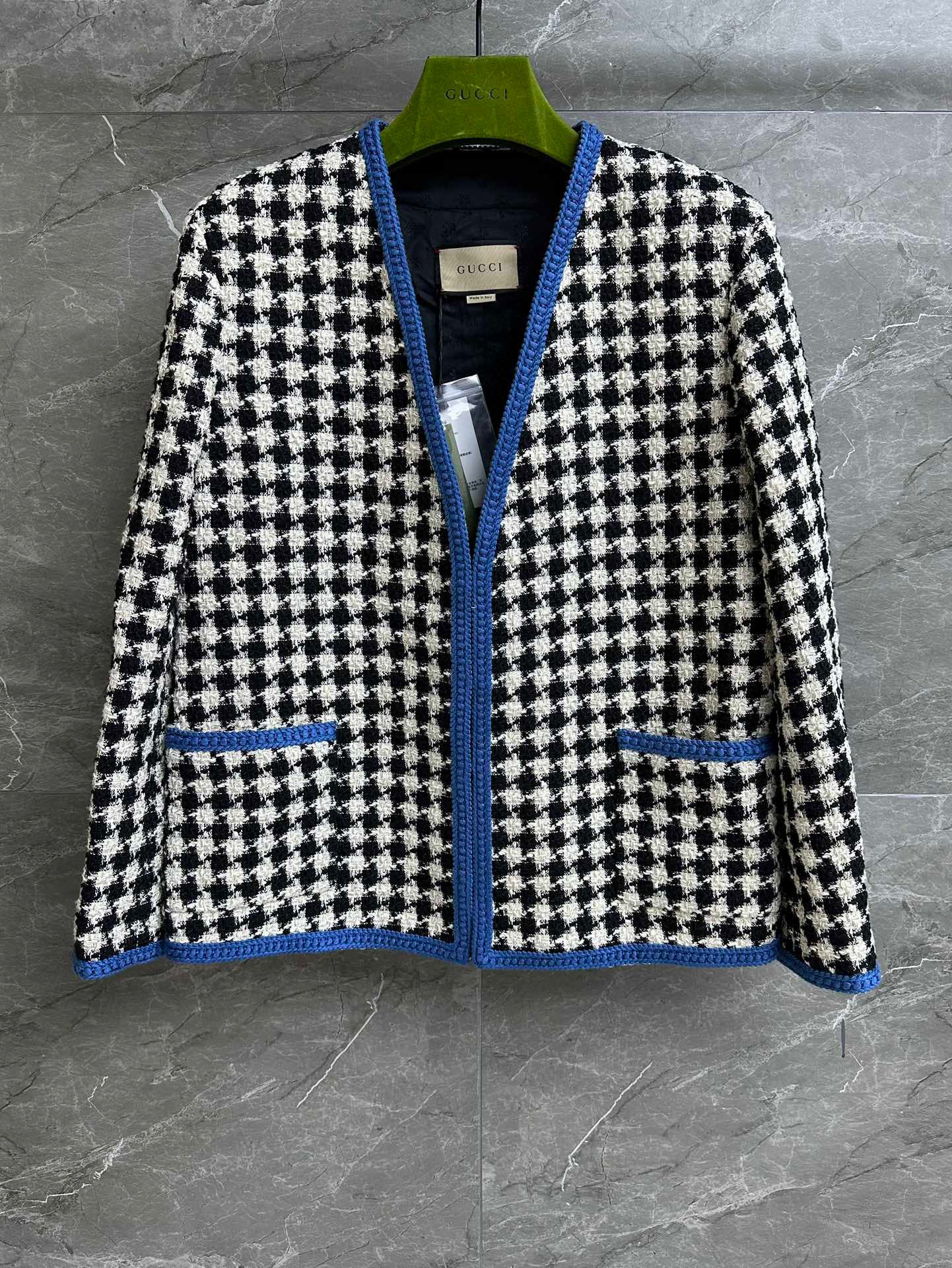 Woman Checkered long sleeved jacket