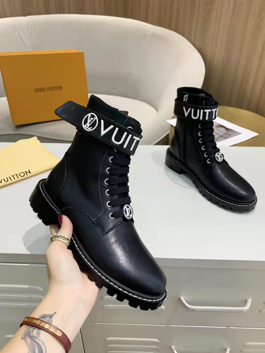 L women boots 