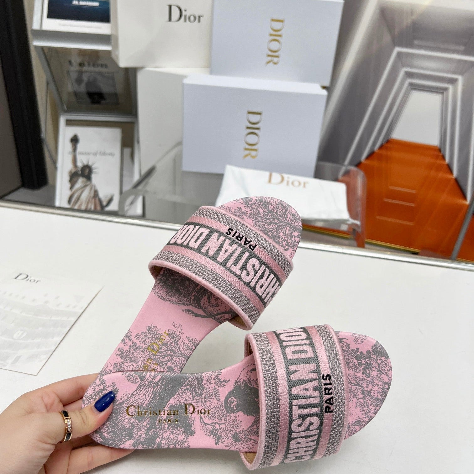 D new arrival women slippers 03