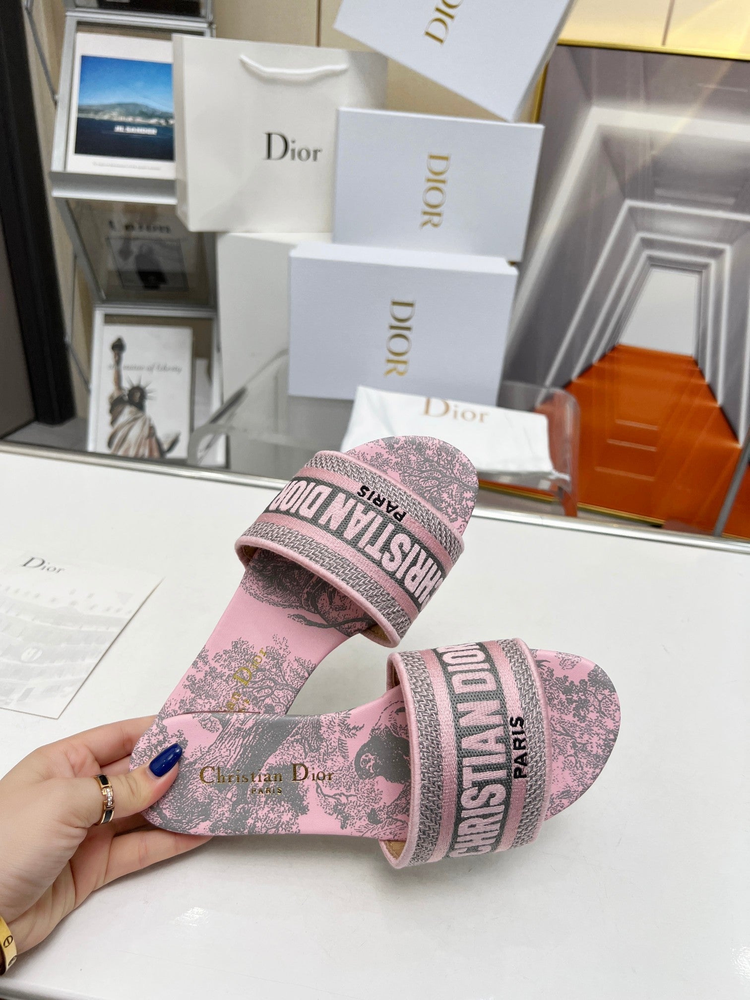 D new arrival women slippers 03