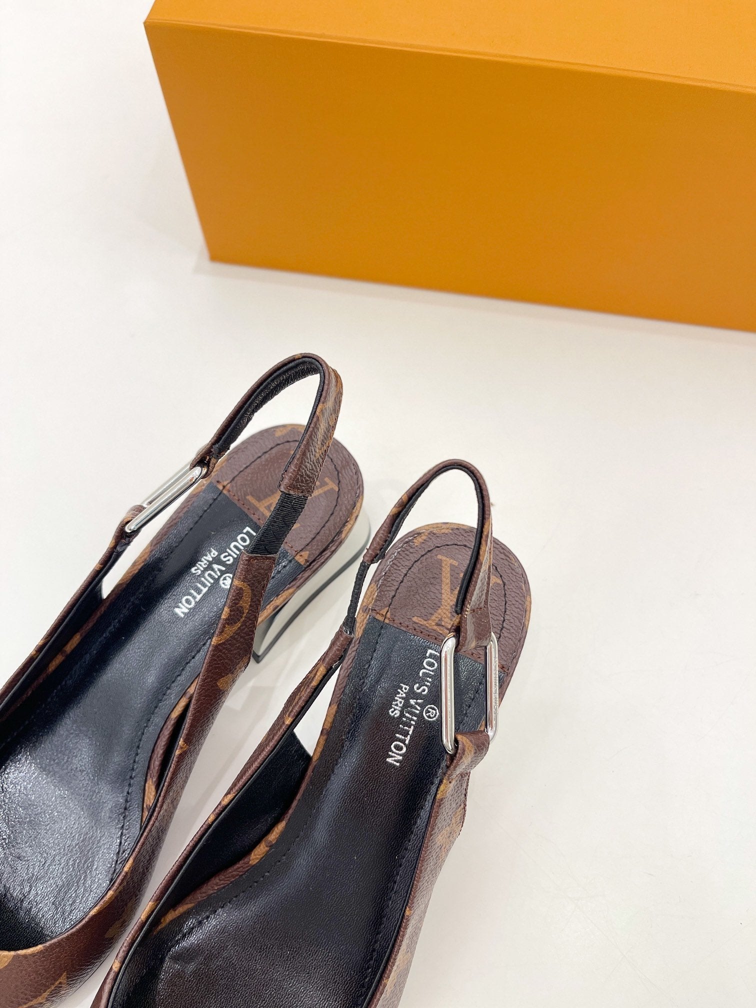 L Magnetic Slingback Pump Brown For Women lou