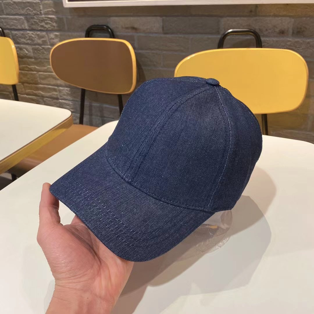 Fashionable and simple dome baseball cap