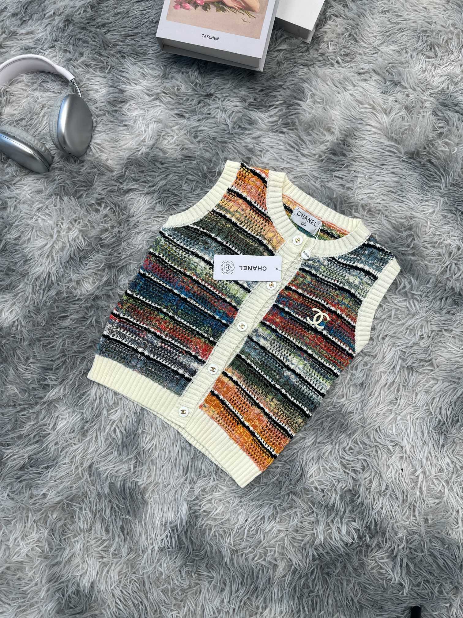 2024 Hollow Colored Sleeveless Knitted Vest